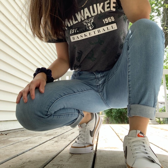 Meet the Posher - Picture 4 of 6